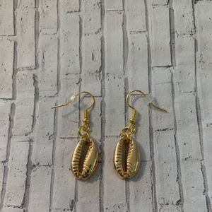 gold shell earrings